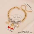 Roestvrijstalen armband met rode kersenhangers en details van heldere zirkoon - Kers & Zirkonia Stijl (B638-2)