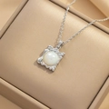 Collana d'argento lusso francese con cornice irregolare e ciondolo di perla iridescente - Cornice artistica quadrata color acciaio (896) / Argento