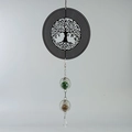 Detail van de levensboom windspinner met groene en bronzen bollen en kristallen hanger - 317 Lager Levensboom (Dubbele Spiraalkooi + Groenbruine Kralen)