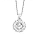 Gros plan sur pendentif lettre H en argent avec pierres zircons et diamants baguette - Lettre H