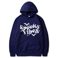 Sweat à capuche Halloween bleu foncé avec imprimé Spooky Vibes blanc et motifs chauve-souris - S / Bleu marine