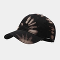 Dettaglio del cappellino in cotone con motivi artistici tie-dye bianchi e neri - Regolabile / Nero