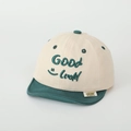 Dettaglio del ricamo colorato 'Good Luck' e smile sul cappello da sole in cotone - 50cm (1-3 Anni) / Bianco Sporco