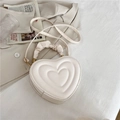 Elegante bolso bandolera en forma de corazón blanco crema con textura acolchada y asa - Blanco