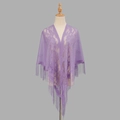 Elegante scialle traforato in pizzo viola con frange e motivo floreale su un manichino - 180cm / Viola