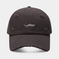 Detail der Vintage-Baseballkappe mit Asher-Stickerei und modischen Fransen am Schirm - Verstellbar / Dunkelgrau