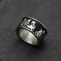 Bague large vintage en acier inoxydable avec gravure en relief sur pierre noire - US 8 / Noir Vintage