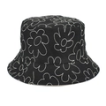 Dettaglio del cappello a secchiello in cotone nero con ricami floreali bianchi e cuciture - M(56-58cm) / Nero