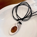 Collier rétro avec pendentif ovale en argent et cœur ambré sur cordon noir - 46# Collier-Argent-Marron