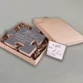 Targa a puzzle grigia con messaggio di ringraziamento inglese in confezione regalo - 2-Grazie-Viola