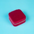 Portable square velvet jewelry box in burgundy red with gold zipper closure - 10*10*5cm / Burgundy