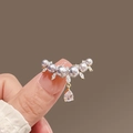Elegant gold alloy brooch with seven grey pearls and a teardrop crystal pendant - 395# Grey Pearl