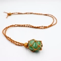Collar hecho a mano con colgante de piedra natural verde y cordón marrón ajustable - Aventurina Verde