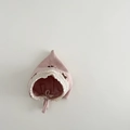 Detalle del gorro de punto para bebé con encaje delicado y pequeños lazos decorativos - 6-24 Meses / Rosa