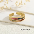 Macro di anello placcato oro 18 carati con doppie file di zirconi multicolore - Aperto Regolabile / RG0839-A (Zirconia arcobaleno a doppia fila)