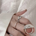Silbernes geometrisches Herz-Ring-Set mit Kettendetails und Gravur am Fingermodell - Einstellbar Offen / Herzketten-Schnitzset (JZ9580)