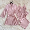 Conjunto de pijama de satén de 3 piezas en rosa loto con camisola de encaje y bata - S / Rosa