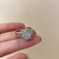 Französischer verstellbarer Silberring mit hellblauem ovalem Schmuckstein für Damen - Edelstein-Ring