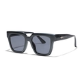 Gafas de sol retro cuadradas negras con lentes gris oscuro y detalles de remaches - Negro Brillante/Lente Gris