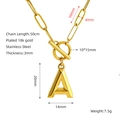 Detalle del collar de acero con letra A chapado en oro 18k con medidas de dimensiones - Letra A