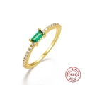 Elegante anello in argento S925 dorato con gemma verde smeraldo e zirconi scintillanti - US 6 / Oro-Zircone Verde