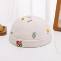 Gedetailleerd borduurwerk van beer en huis op beige corduroy dockerhoed voor kids - 48-50cm (8 maanden - 2 jaar) / Broken Wit
