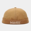 Dettaglio del cappello docker kaki con ricamo MASIC bianco e occhielli di ventilazione in metallo - Regolabile / Cammello (Ricamo MASIC)