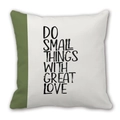 Modernes weißes Kissen mit grünem Streifen und dekorativem Do Small Things Spruch für Sofa - 45cm Kissenbezug / 2310-14/Grüner Rand Liebeszitat