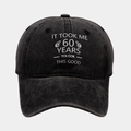 Nahaufnahme der gewaschenen Vintage-Baumwollkappe mit 60. Geburtstag-Slogan-Aufdruck - Verstellbar / 60. Geburtstag Stil (60 Schwarz)