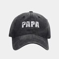 Détail de la broderie PAPA avec motifs de pêche sur casquette vintage en coton lavé - Noir