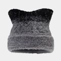 Dettaglio del berretto in peluche nero e grigio sfumato con orecchie da gatto e finta pelliccia - Sfumato Nero Grigio