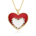 Détail macro du pendentif cœur avec zircons colorés et revêtement émail rouge et blanc - Style Double Cœur Rouge et Blanc (E131)