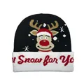 Dettaglio del berretto di Natale con renna e scritta rossa Snow for You sul risvolto - Stile 10 (Nero Bianco Bordo Renna Snow for You)