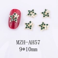 Vue macro des breloques à ongles étoiles de Noël avec strass verts et base en alliage - Double Étoile (AH57)