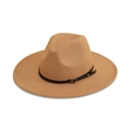 Dettaglio di un cappello di lana cammello con nastro in pelle nera e fibbia in metallo - M (56-58cm) / Cachi