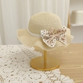 Détail du chapeau de paille pour filles avec ruban en dentelle et nœud floral à pois - S (Enfants 52cm 1-6 ans) / Chapeau Beige