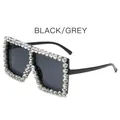 Gafas de sol cuadradas oversize con montura negra, lentes grises y detalles de diamantes - Montura Negro Brillante Lente Gris