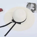 Sombrero de paja blanco de ala ancha con elegante lazo negro para vacaciones de verano - Talla única / Blanco