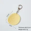 Porte-clés chips en PVC réaliste jaune avec texture mate et taille de 5,5 cm - Original-Fermoir Mousqueton