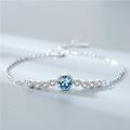 Elegante collar de plata con colgante de gema azul redonda y piedras laterales brillantes - Pulsera / Azul