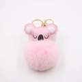 Porte-clés koala en fausse fourrure rose avec oreilles en cuir et fermoir en métal doré - Rose Clair