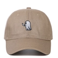 Détail de la broderie fantôme avec couteau sur une casquette de baseball kaki - Réglable / Kaki