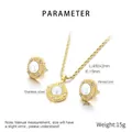 Detalle de collar de cadena trenzada y pendientes de perlas con strass brillante - Dorado