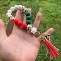 Porte-clés bracelet de perles de Noël en silicone avec bonhomme de neige et pompon - Pendentif Flocon avec Gland Rouge (Style 8)