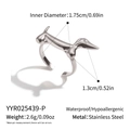 Dackel-Ring aus Edelstahl in Silber mit Details zu Größe und Gewicht in Makroansicht - Silberne Dackelform (YYR025439-P)