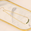 Collana a catena a serpente dorata con cinque cuori verde smeraldo su vassoio - Stile Cinque Gemme a Cuore (4#)