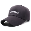 Casquette de baseball gris foncé avec broderie CREATIVE blanche et visière courbée protectrice - Réglable / Gris