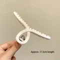 Große cremefarbene Haarspange mit Kreuz-Design, Länge ca. 11,5 cm für Damenfrisuren - Matt Weiß Kreuzform