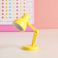Mini lampe de lecture LED réglable en finition jaune avec socle rond stable - LD02-Jaune