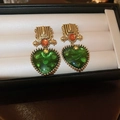 Vintage goldene Schlangenohrringe mit grünen Herzsteinen und Edelsteinakzenten - Grünes Herz Vintage Haken Stil (65#)